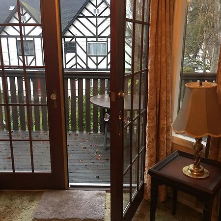 Bed and Breakfast Hemingway'S By The Sea Esquimalt Zewnętrze zdjęcie