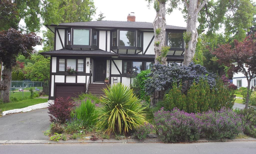 Bed and Breakfast Hemingway'S By The Sea Esquimalt Zewnętrze zdjęcie