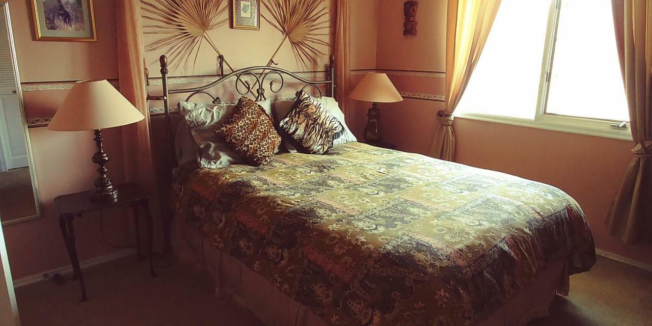 Bed and Breakfast Hemingway'S By The Sea Esquimalt Zewnętrze zdjęcie